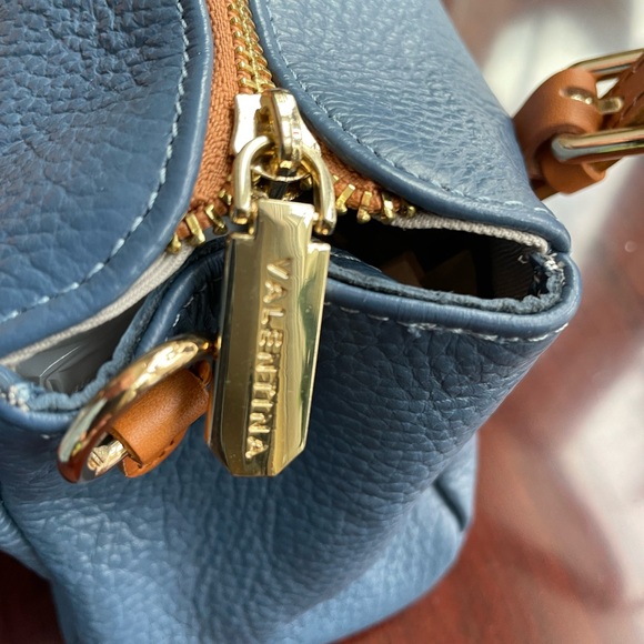 Valentina Italy Genuine Leather Shoulder handbag with cross body strap - Picture 5 of 7